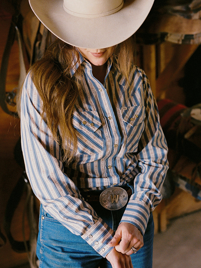 Women's Cowboygirl Horseshoe Cowboy Blue Striped Print Granddaddy Snap Shirt